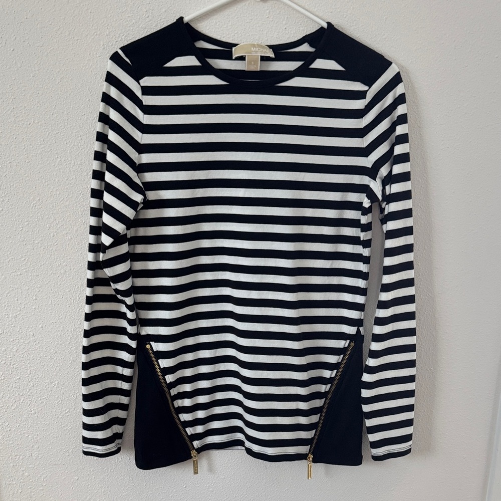 Michael Kors Super Cute /Chic Women’s Black &White Striped Long Sleeve Top